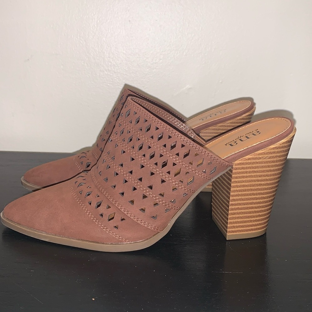 A.n.a Women’s‎ Hiro Chocolate Pointed Toe Block Heel
